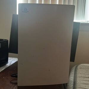 Is a very good console it work good doesn’t crash it has good games